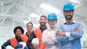 Os Círculos de Controle da Qualidade (CCQ’s) são pequenos grupos de funcionários treinados nas ferramentas da qualidade e que tem como objetivo estudar e resolver problemas e desenvolver projetos de melhoria nas empresas. Também conhecido como círculos da qualidade esta prática, que surgiu no Japão 1962, chegou ao Brasil na década de 1970 e se espalhou por diversas empresas.